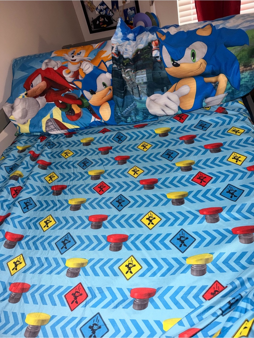 Blue Sonic-Themed Kids Bedding Set with reversible comforter  - full size